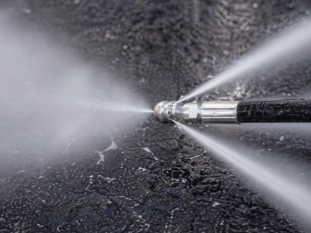 Ugello ad alta pressione con getti d’acqua per pulizia professionale di tubazioni