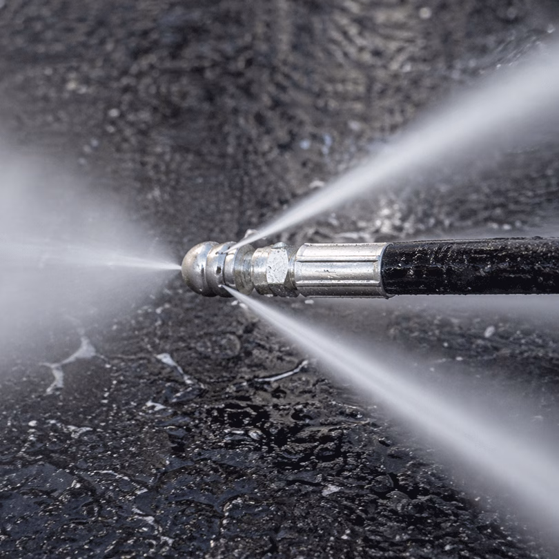 Ugello ad alta pressione con getti d’acqua per pulizia professionale di tubazioni